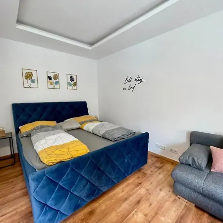 Stylische Naehe Stadthalle Mit Balkon דירה *