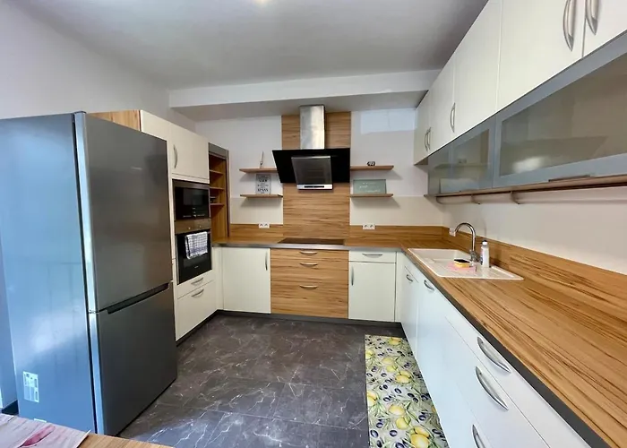 Stylische Naehe Stadthalle Mit Balkon * Грац